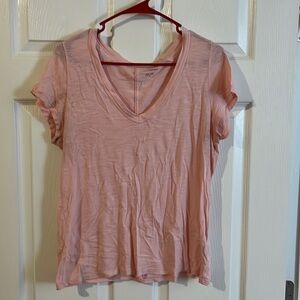 Short sleeve light pink v-neck shirt